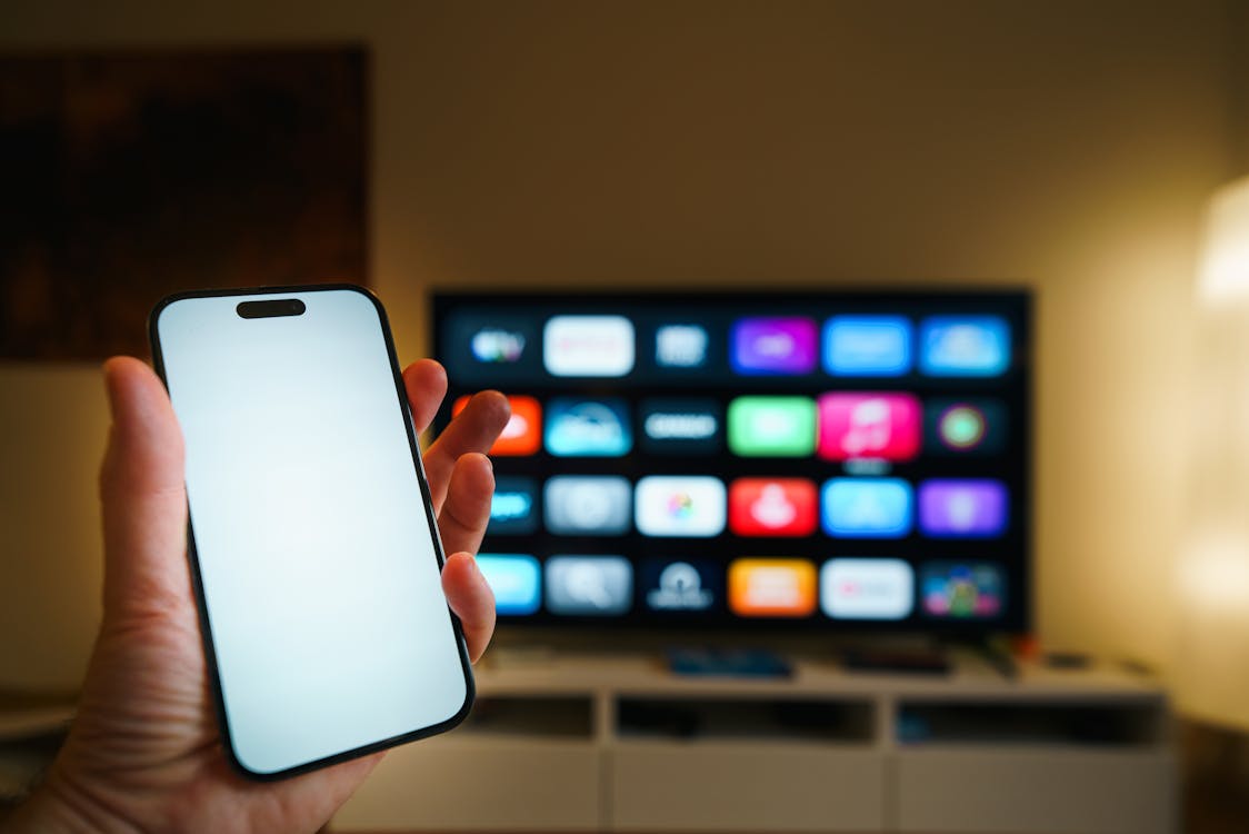Smart TV avec grille d'applications de streaming — IPTV Android TV SmartX2 France 15000 chaînes HD